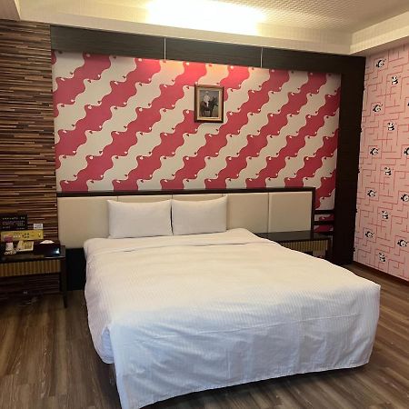 Hua Xiang Motel - Fengshan Kaohsiung Extérieur photo