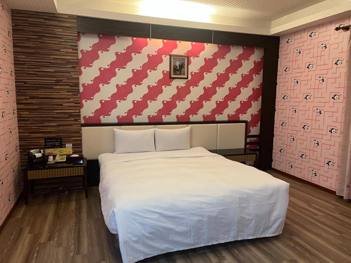 Hua Xiang Motel - Fengshan Kaohsiung Extérieur photo