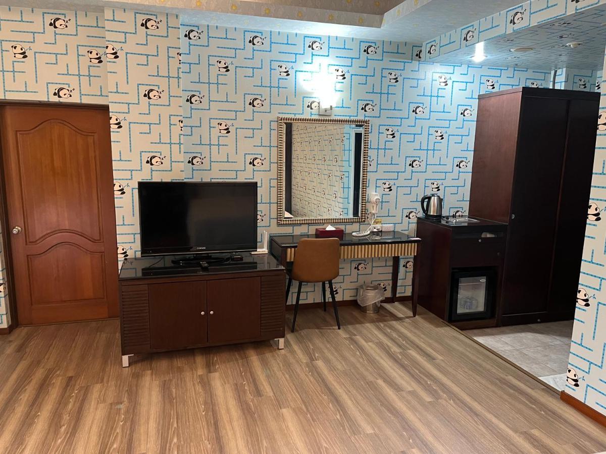 Hua Xiang Motel - Fengshan Kaohsiung Extérieur photo
