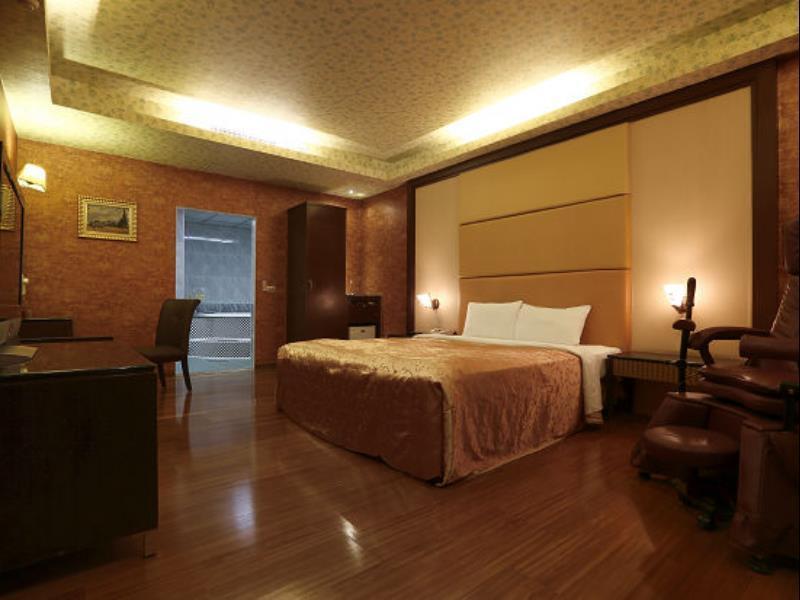 Hua Xiang Motel - Fengshan Kaohsiung Extérieur photo