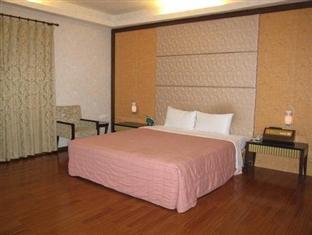 Hua Xiang Motel - Fengshan Kaohsiung Extérieur photo