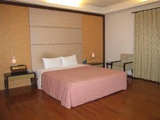 Hua Xiang Motel - Fengshan Kaohsiung Extérieur photo