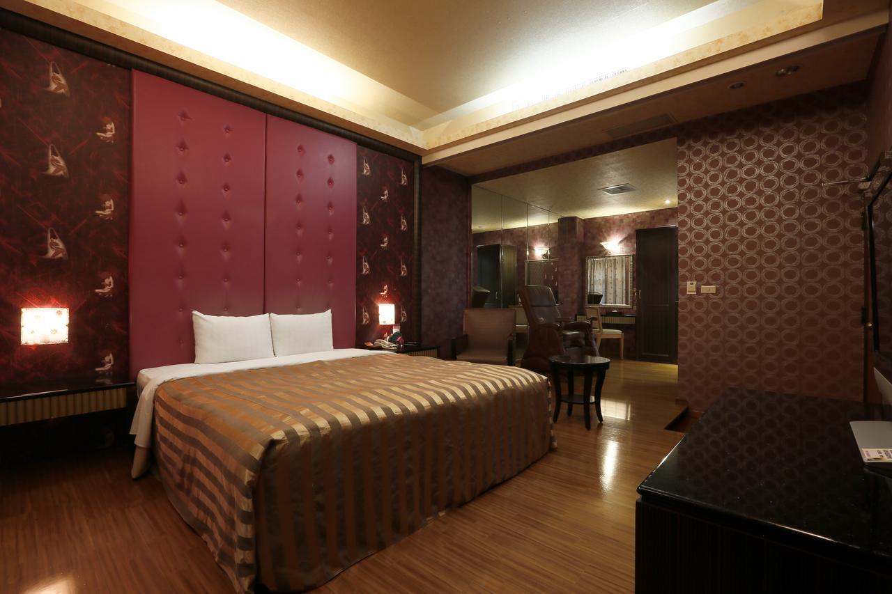 Hua Xiang Motel - Fengshan Kaohsiung Extérieur photo