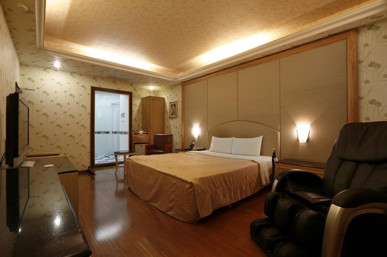 Hua Xiang Motel - Fengshan Kaohsiung Extérieur photo