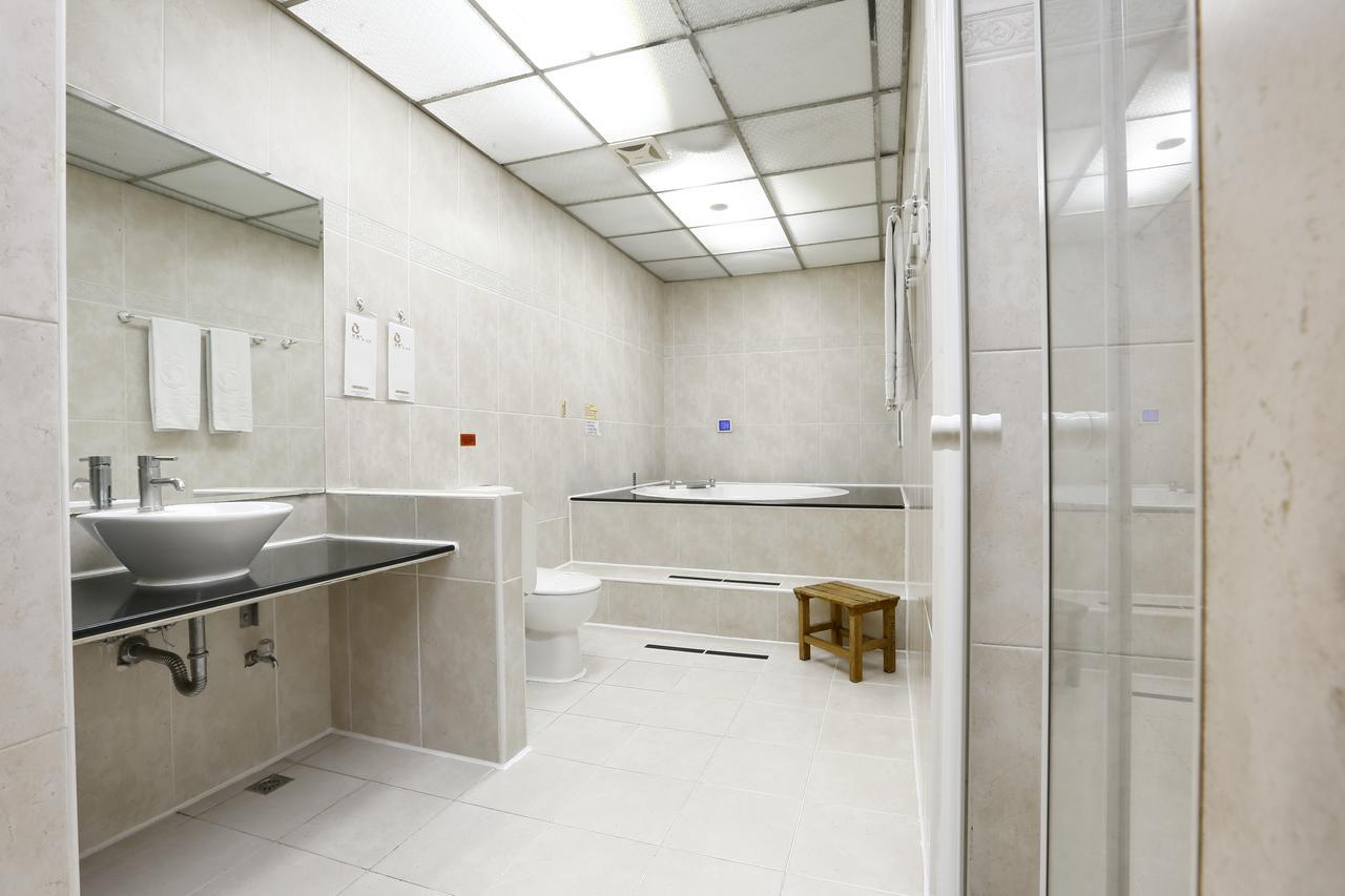 Hua Xiang Motel - Fengshan Kaohsiung Extérieur photo
